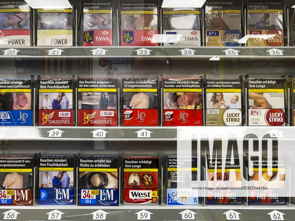 Cigarettes with warning label, supermarket 10 10 2022 Stuttgart, Baden Württemberg, Germany, Europe