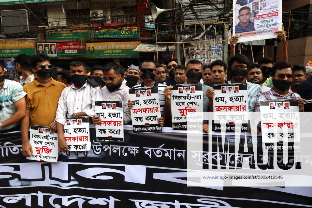 Bangladesch, Internationaler Tag der Verschwundenen in Dhaka August 30, 2023, Dhaka, Dhaka, Bangladesh: On the occasion of International Day of the Victims of Enforced Disappearances 2023, the Bangladesh Nationalist Party (BNP) organized a human chain in memory of the victims of disappearances across the country. The families of the missing persons, party leaders and supporters participate in this human chain. The number of missing people in Bangladesh from 2009 to 2023 is 623. Dhaka Bangladesh - ZUMAk174 20230830_zip_k174_006