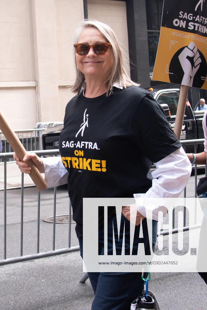 People join the SAG AFTRA picket line n New York City Featuring: Cherry Jones Where: New York, New York, United States When: 30 Aug 2023 Credit: Janet Mayer startraksphoto.com
