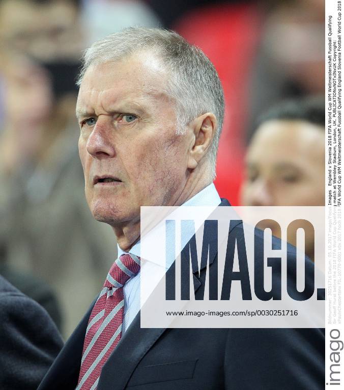 England v Slovenia 2018 FIFA World Cup WM Weltmeisterschaft Fussball Qualifying Sir Geoff Hurst before the 2018 FIFA World Cup Qualifying match at Wembley Stadium, London, UK. Content Not Available For UK Newspapers