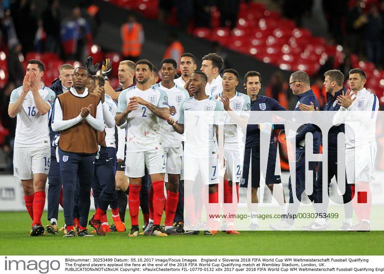 England v Slovenia 2018 FIFA World Cup WM Weltmeisterschaft Fussball Qualifying The England players applaud the fans at the end of the 2018 FIFA World Cup Qualifying match at Wembley Stadium, London, UK. Content Not Available For UK Newspapers