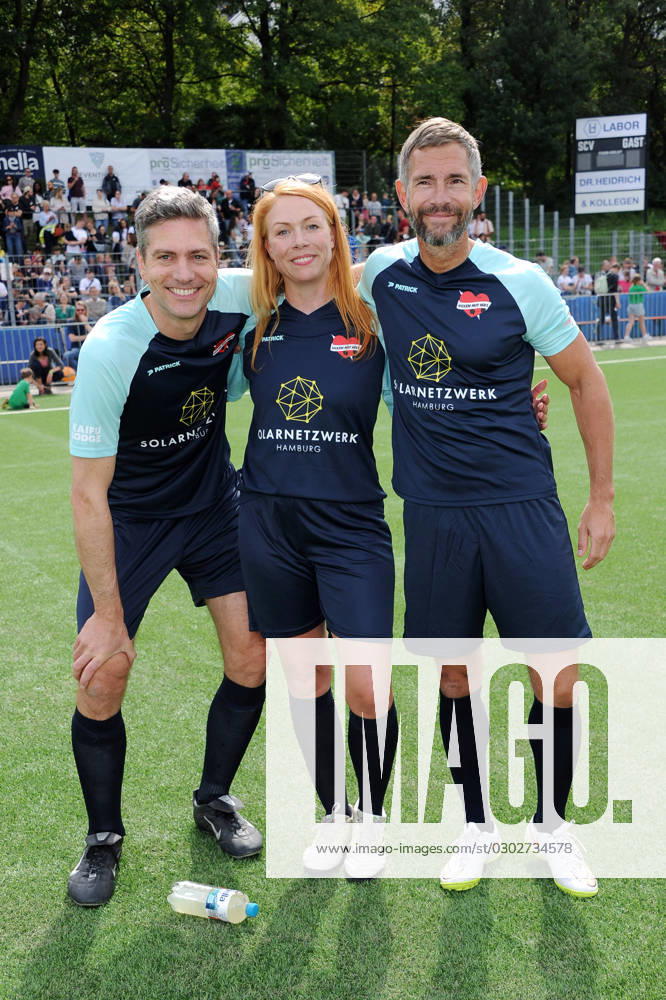 Ingo Zamperoni, Esther Roling and Micky Beisenherz 15th anniversary of the charity soccer match KICKEN MIT HERZ, the duel celebrities against doctors for a good cause in the stadium Hoheluft SC Victoria Hamburg Hamburg, 03 09 2023 Please caption IMAGO Michael Wigglesworth