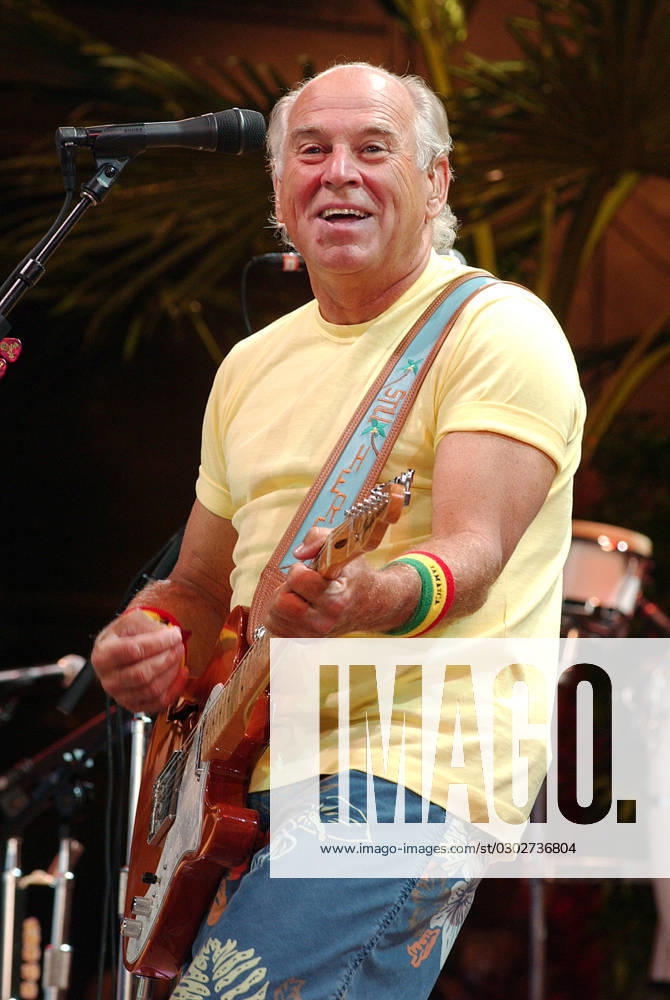 ARCHVE: 23 July 2008 - Burgettstown, Pennsylvania - Musician JIMMY BUFFETT of JIMMY BUFFETT AND THE CORAL REEFER BAND performs to a sold out crowd as a part of the The Year of Still Here Tour 2008 held at the Post-Gazette Pavilion. Photo Credit: Jason Nelson AdMedia 296141 2023-09-04 PA Burgettstown