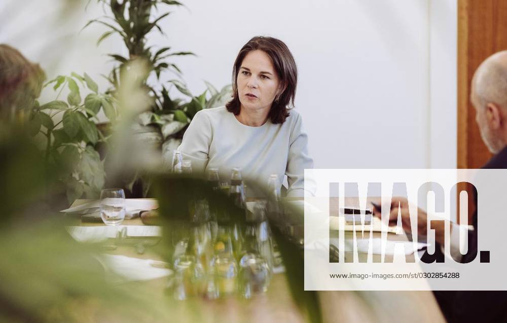 Annalena Baerbock (Bündnis 90 Die Grünen), Bundesministerin des Auswärtigen, gibt der Funke Mediengruppe am 05.09.2023 ein Interview in ihren Büroräumen im Auswärtigen Amt. Politik Deutschland Berlin Berlin