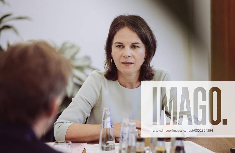 Annalena Baerbock (Bündnis 90 Die Grünen), Bundesministerin des Auswärtigen, gibt der Funke Mediengruppe am 05.09.2023 ein Interview in ihren Büroräumen im Auswärtigen Amt. Politik Deutschland Berlin Berlin