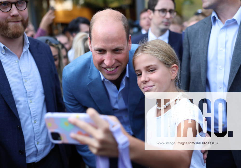 The Prince Of Wales Visits Bournemouth Prince William, Prince of Wales poses for selfies with members of the public as he visits Pret A Manger on September 07, 2023 in Bournemouth, England. The Prince of Wales visited Bournemouth businesses pledging their support to the Homewards programme, which aims to end homelessness. 07 September2023 NO UK USE FOR 48 HOURS, Credit:Avalon.red Avalon United Kingdom, England, Bournemouth