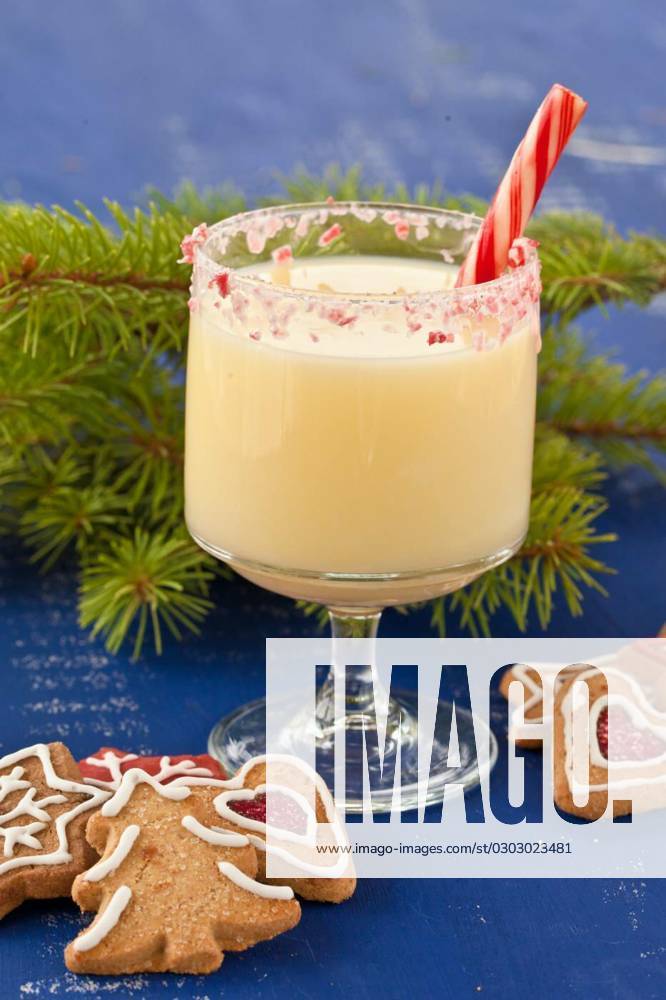 Egg liquor with candy cane, Egg liquor with candy cane and places for Christmas, Egg liquor with candy cane and places for Christmas, 16.12.2013,