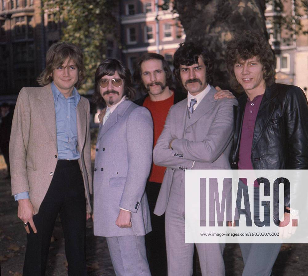 THE MOODY BLUES British Pop Group Left to Right: JUSTIN HAYWARD; GRAEME EDGE; MIKE PINDER; RAY THOMAS and JOHN LODGE COMPULSORY CREDIT: UPPA Photoshot Photo CAH 017753 23.10.1969 THE MOODY BLUES British Pop Group Left to Right: JUSTIN HAYWARD; GRAEME EDGE; MIKE PINDER; RAY THOMAS and JOHN LODGE COMPULSORY CREDIT: Starstock Photoshot Photo CAH 017753 23.10.1969, Credit:Photoshot Avalon United Kingdom