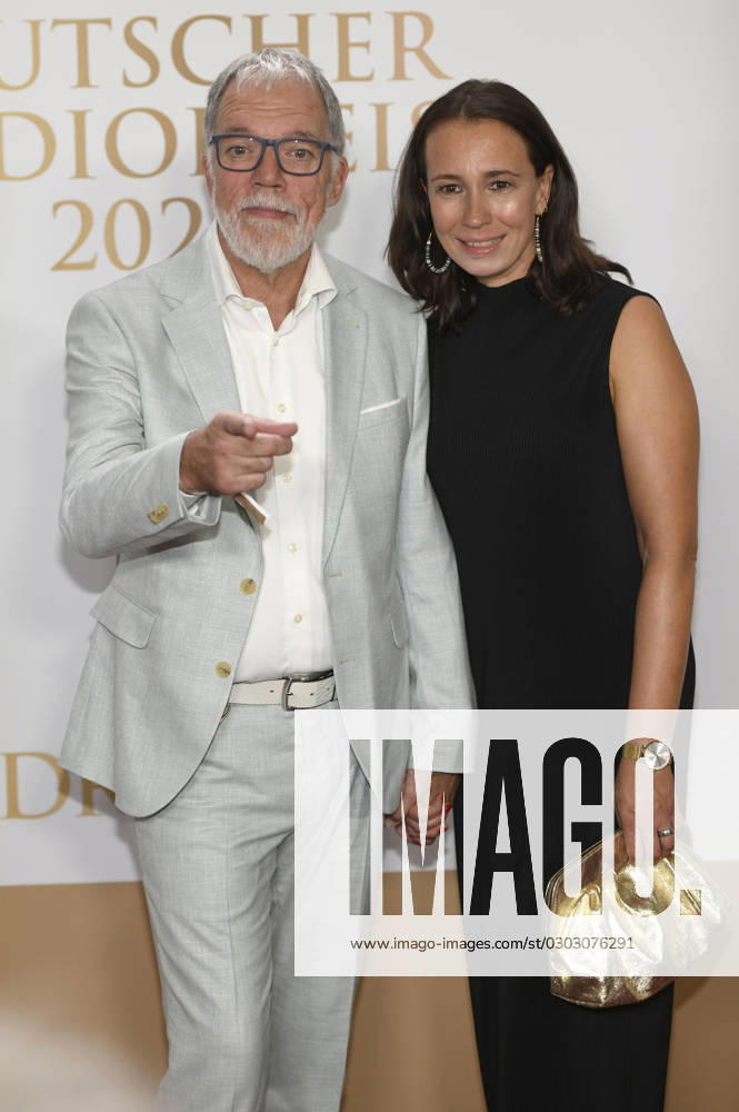 Wolfgang Trepper with wife Kirstin Tiemann at the award ceremony of the German Radio Award 2023 at the Musical Theater Neue Flora Hamburg, 07 09 2023 Foto:xC.xNiehausx xFuturexImagex radiopreis_3538