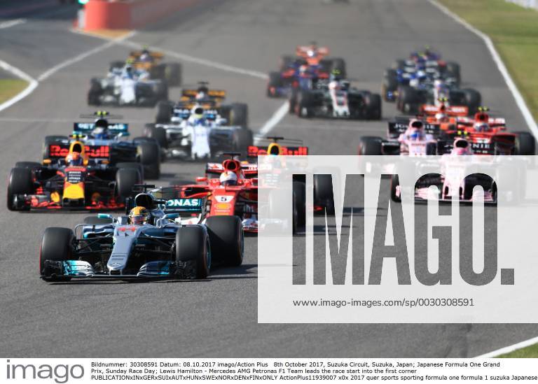 8th October 2017, Suzuka Circuit, Suzuka, Japan; Japanese Formula One Grand Prix, Sunday Race Day; Lewis Hamilton - Mercedes AMG Petronas F1 Team leads the race start into the first corner ActionPlus11939007