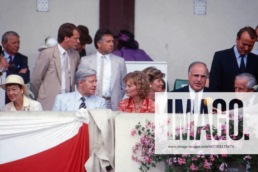 Zuschauer beim Derby, 1986: Loki Schmidt, Helmut Schmidt, Hannelore Kohl und Helmut Kohl.