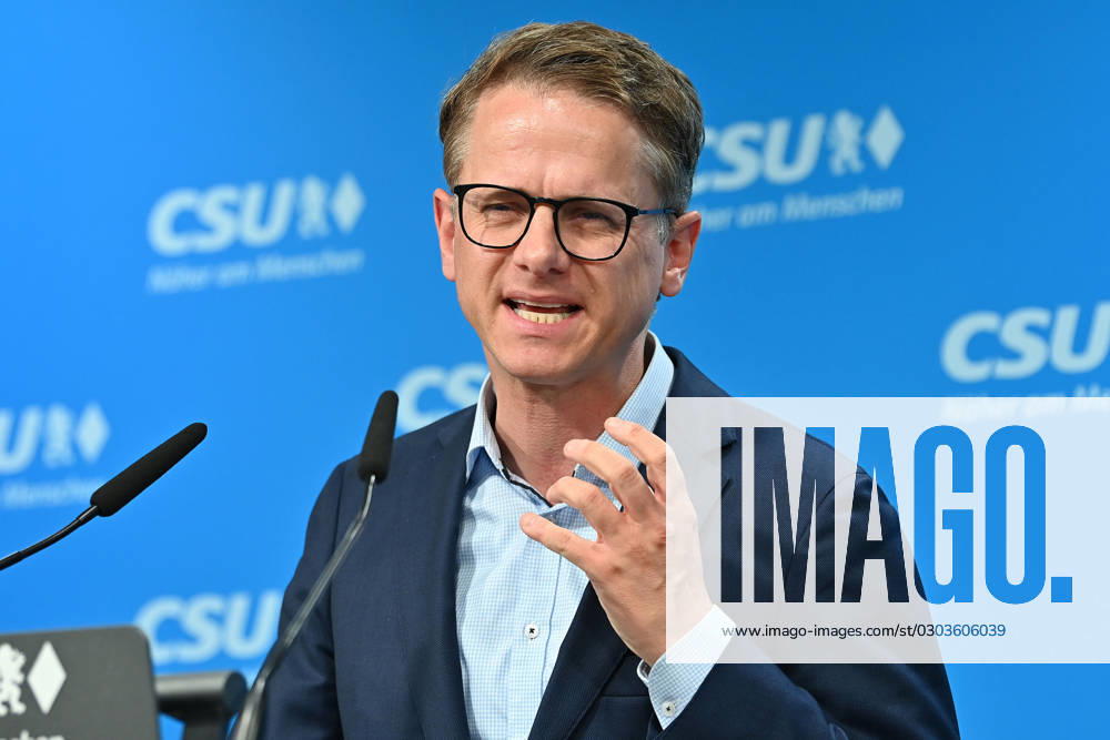 Carsten LINNEMANN CDU Generalsekretaer , gesture, single image,cropped single image,portrait,portrait press conference with Carsten LINNEMANN CDU Generalsekretaer and Martin HUBER Generalsekretaer der CSU in CSU Landesleitung on 12 09 2023 in Munich, Ã