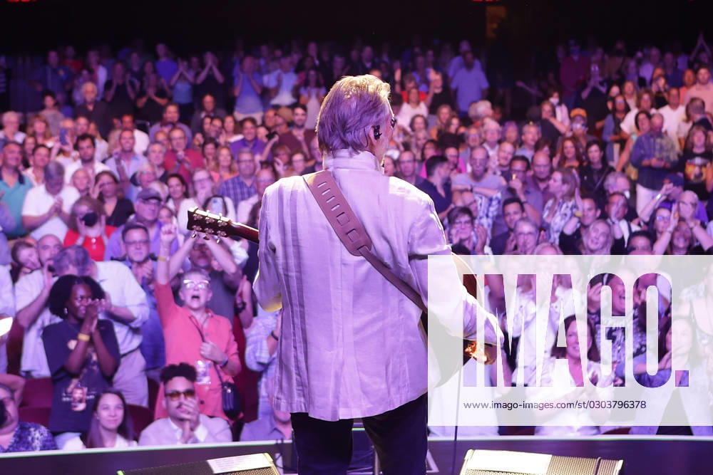 Bilder des Jahres 2023, Entertainment 09 September Entertainment Themen der Woche KW37 Celebrating a career that has seen him perform his ever-growing catalog of smash hit songs across the globe for nearly six decades, legendary music superstar Kenny Loggins played his final show in New York City at the Beacon Theatre tonight as part of his final concert tour titled This Is It. The all-new show included smash hits and deep cuts covering the iconic singer-songwriter?s entire career. Since he first burst on the music scene as half of the hit duo Loggins & Messina and throughout his spectacularly successful solo career, during which time he racked up a consistent succession of gold and platinum-selling albums and singles, Loggins has become a pop culture icon. The two-time Grammy winner has earned the nickname of The