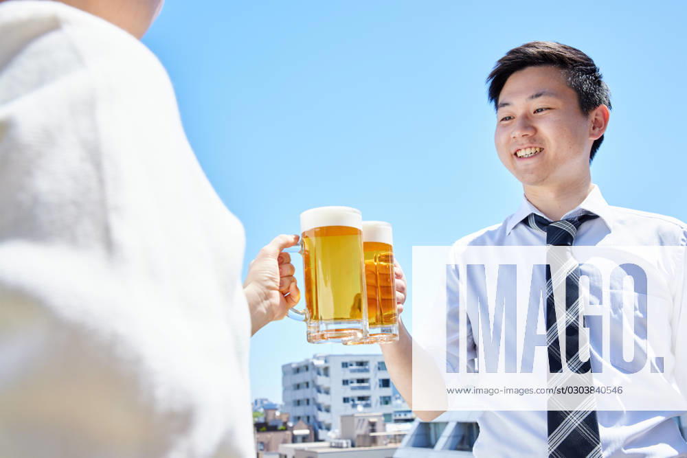 Japanese people drinking beer AFLO218785562 , 218785562.jpg, ,model released, Symbolfoto
