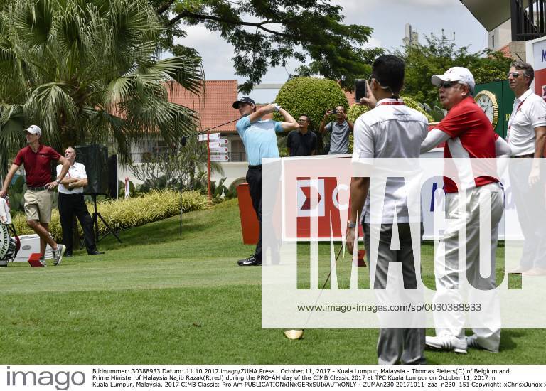 Kuala Lumpur, Malaysia - Thomas Pieters(C) of Belgium and Prime Minister of Malaysia Najib Razak(R,red) during the PRO-AM day of the CIMB Classic 2017 at TPC Kuala Lumpur on October 11, 2017 in Kuala Lumpur, Malaysia. 2017 CIMB Classic: Pro Am - ZUMAn230 20171011_zaa_n230_151