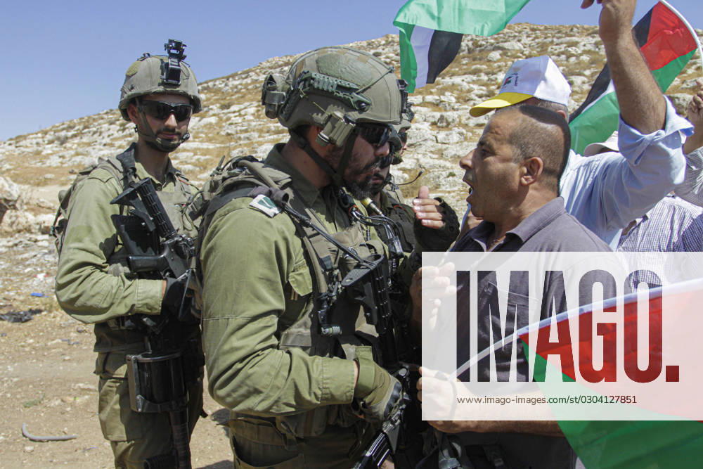 A Palestinian protester fights an Israeli soldier, during the demonstration against Israeli settlements in the village of Beit Dajan near the West Bank city of Nablus. Nablus Palestine - ZUMAs197 20230915_aaa_s197_170