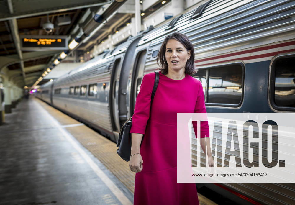 Annalena Baerbock Buendnis 90 Die Gruenen , German Foreign Minister, photographed during her trip to Texas, USA Here at the Washington train station to continue by train to New York There Baerbock will attend the United Nations General Assembly Washington United States