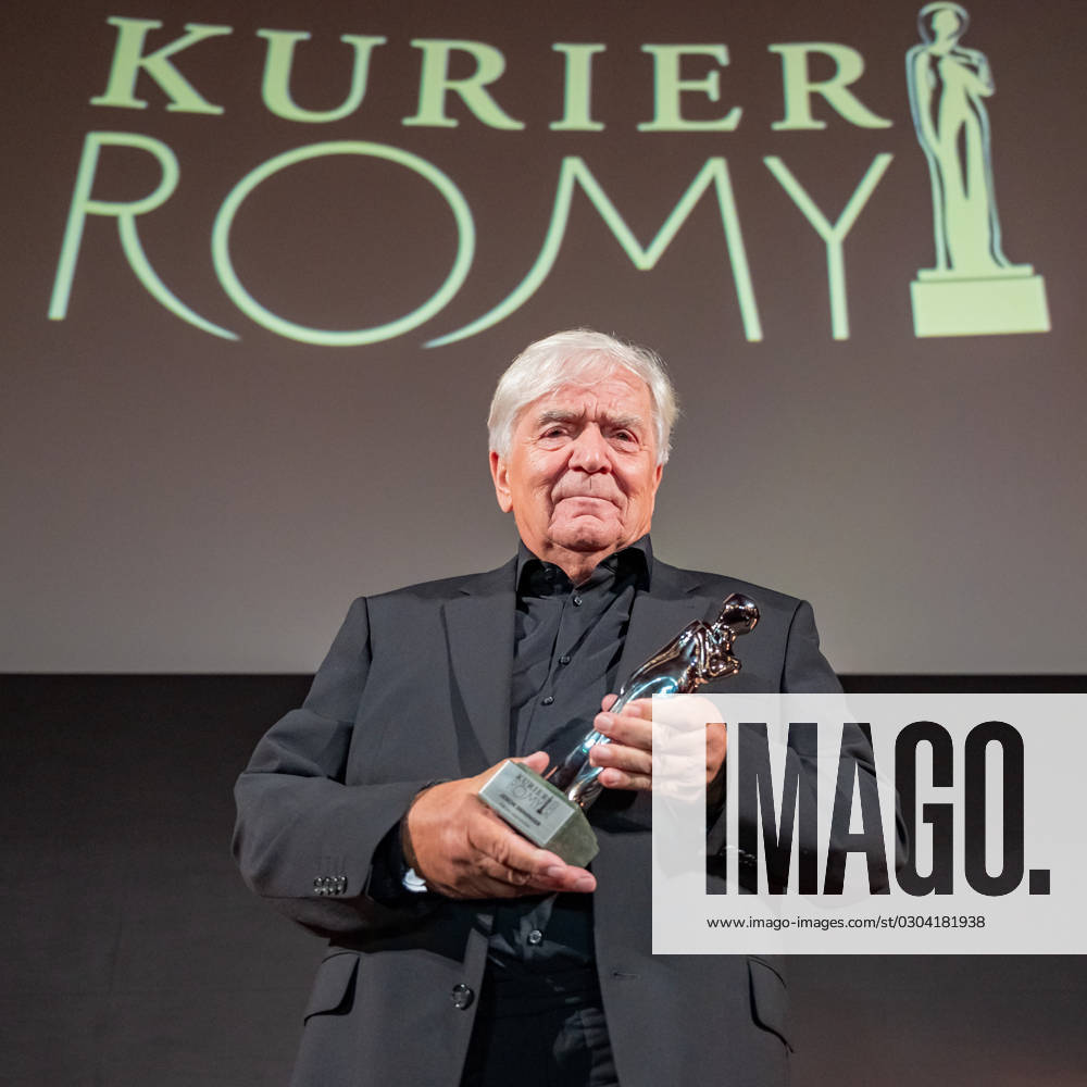 Kurier Romy-Branchenfest in Wien 20230915 KURIER ROMY Brachenfest 2023 WIEN, OESTERREICH - 15. SEPTEMBER: Preistraeger der Platin Romy 2023 fuer sein Lebenswerk Filmchauffeur und Vertrauter vieler SchauspielerInnen Josef Joschi Deininger bei dem Kurier Romy-Brachenfest 2023, bei dem im Rahmen einer festlichen Verleihung, die kreativen Talente hinter der Kamera in 13 Kategorien Nomnierten, geehrt werden am 15. September 2023 im Gartenbaukino in Wien, Oesterreich. 230915_SEPA_17_069
