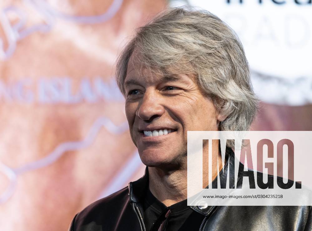 Jon Bon Jovi visits the Empire State Building in New York on September 15, 2023 to light it in blue in partnership with iHeartRadio to announce a new Pfizer vaccine to fight COVID-19 New York USA - ZUMAr339 20230915_znp_r339_028