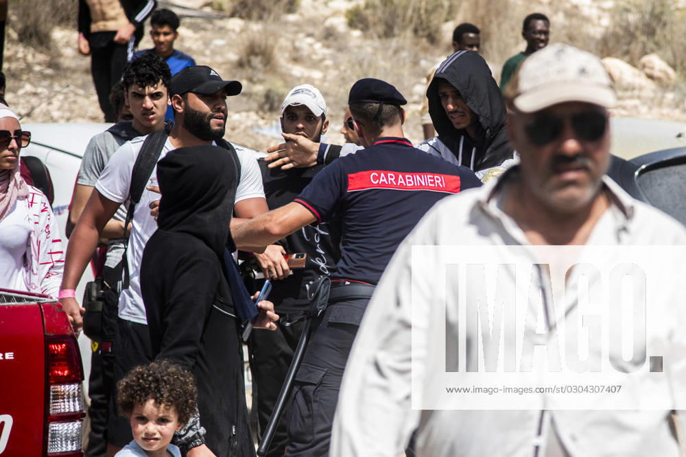 Migrant emergency, the situation in the hotspot on the fifth day after the disembarkation of around 6000 people, Lampedusa, 16 Sept 2023 migrant emergency, the situation in the hotspot on the fifth day after the disembarkation of around 6000 people, Lampedusa, 16 Sept 2023, Credit:Alessandro SerranÃ² Avalon Italy, Lampedusa