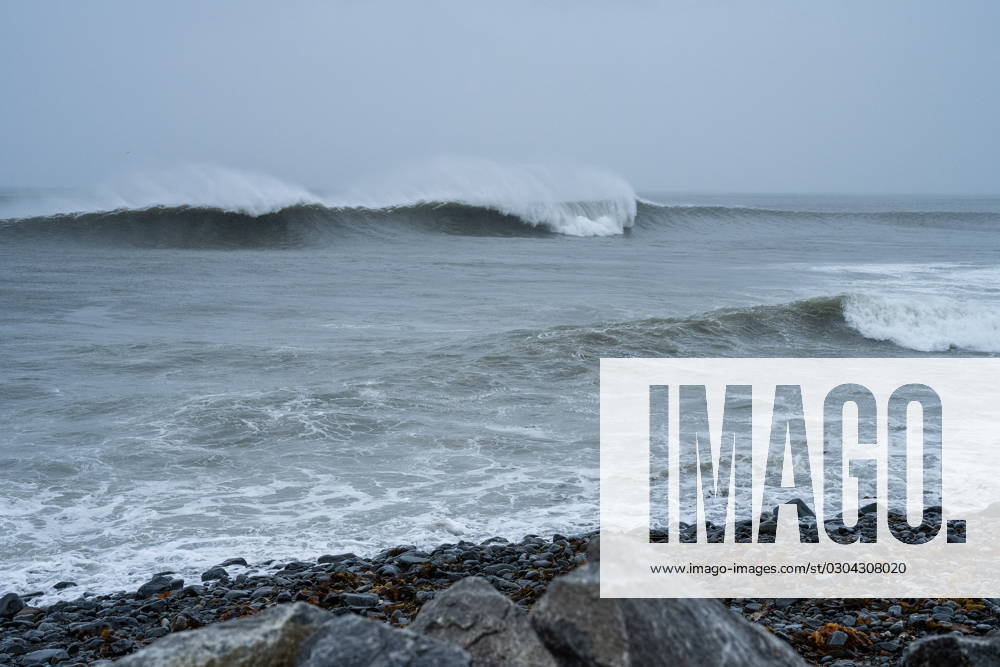 Waves crash as post-tropical cyclone Lee approaches in Sandford, N.S. on Saturday, Sept. 16, 2023. Sandford Canada - ZUMAc35_ 20230916_zaf_c35_023