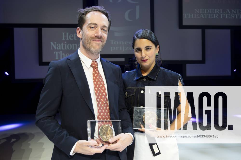 AMSTERDAM - Mariana Aparicio and Eelco Smits have been awarded the Theo d Or and the Louis d Or, the most important Dutch theater prizes. Aparicio received the statuette for her role in The Years of the National Theater, Smits for his role in History of Violence by Toneelschuur Producties. The prizes were awarded during the Gala of the Dutch Theater. ANP EVERT ELZINGA netherlands out - belgium out