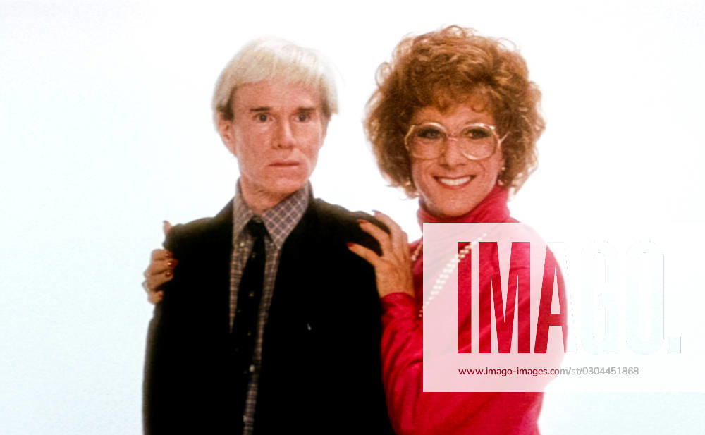 Andy Warhol and Dustin Hoffman USA. Andy Warhol and Dustin Hoffman in a scene from the (C)Columbia Pictures movie : Tootsie (1982). Plot: Michael Dorsey, an unsuccessful actor, disguises himself as a woman in order to get a role on a trashy hospital soap. LMK110-J10202-150923