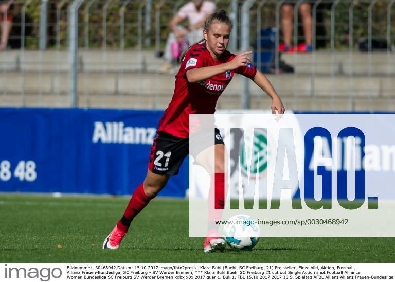 Klara Bühl Buehl SC Freiburg 21 cut out Single Action shot Football Alliance Women Bundesliga SC Freiburg SV Werder Bremen