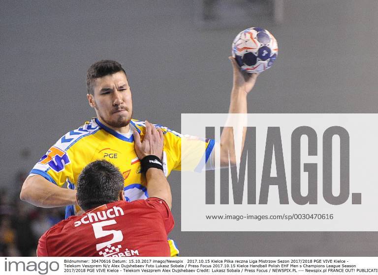 2017.10.15 Kielce Pilka reczna Liga Mistrzow Sezon 2017 2018 PGE VIVE Kielce - Telekom Veszprem N z Alex Dujshebaev Foto Lukasz Sobala Press Focus 2017.10.15 Kielce Handball Polish EHF Men s Champions League Season 2017 2018 PGE VIVE Kielce - Telekom Veszprem Alex Dujshebaev Credit: Lukasz Sobala Press Focus NEWSPIX.PL --- Newspix.pl FRANCE OUT! 20171015PF_LS156