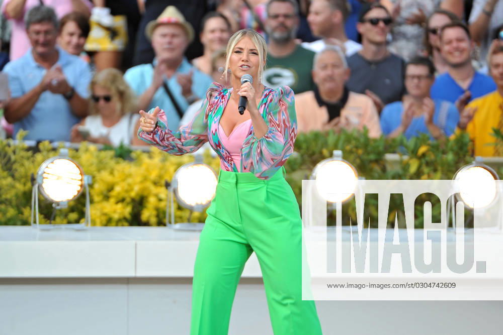 ZDF Fernsehgarten singer Beatrice Egli during the ZDF entertainment show Fernsehgarten on 17 09 2023 in Mainz 20230917MWI102063