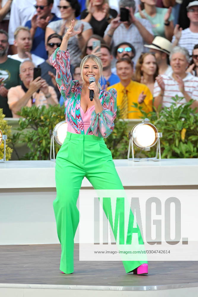 ZDF Fernsehgarten singer Beatrice Egli during the ZDF entertainment show Fernsehgarten on 17 09 2023 in Mainz 20230917MWI102142