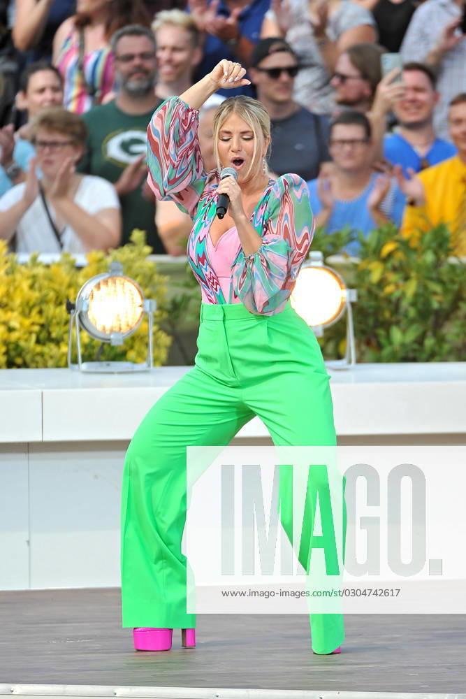 ZDF Fernsehgarten singer Beatrice Egli during the ZDF entertainment show Fernsehgarten on 17 09 2023 in Mainz 20230917MWI102149