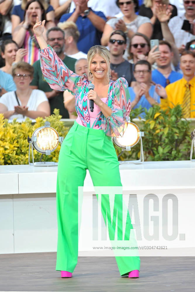 ZDF Fernsehgarten singer Beatrice Egli during the ZDF entertainment show Fernsehgarten on 17 09 2023 in Mainz 20230917MWI102162