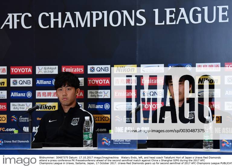 Wataru Endo, left, and head coach Takafumi Hori of Japan s Urawa Red Diamonds attend a press conference PK Pressekonferenz ahead of the second semifinal match against China s Shanghai SIPG during the 2017 AFC Champions League in Urawa, Saitama, Japan, 17 October 2017. Urawa Red Diamonds gears up for second semifinal of 2017 AFC Champions League 20171017_28742