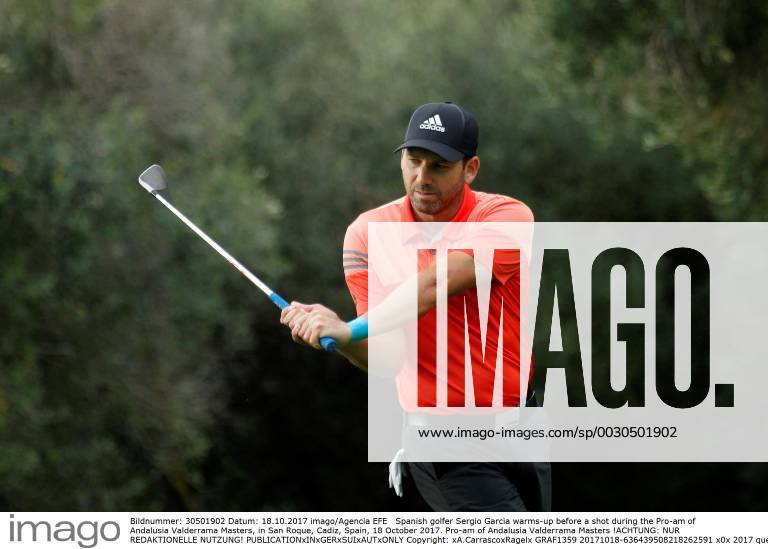 Spanish golfer Sergio Garcia warms-up before a shot during the Pro-am of Andalusia Valderrama Masters, in San Roque, Cadiz, Spain, 18 October 2017. Pro-am of Andalusia Valderrama Masters !ACHTUNG: NUR REDAKTIONELLE NUTZUNG!