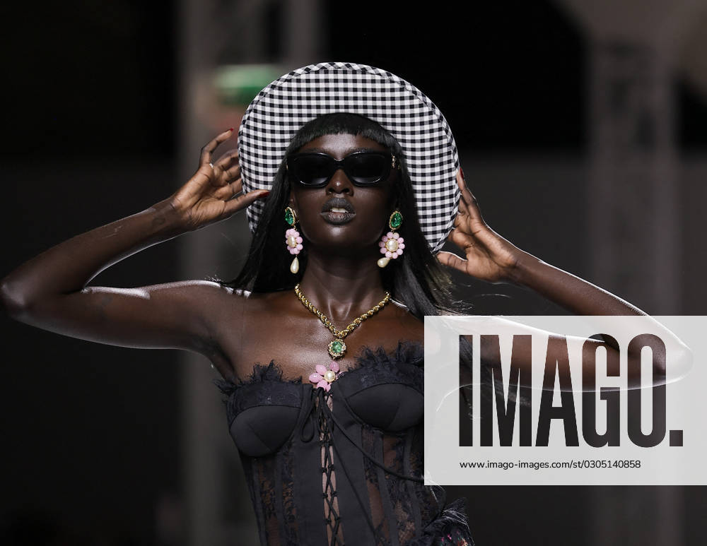MFW - Moschino Runway A model walks the runway of Moschino fashion show during Milan Fashion Week Womenswear Spring Summer 2024 , on September 21, 2023 in Milan, Italy. Photo by Marco Piovanotto ABACAPRESS:COM MIlan Italy