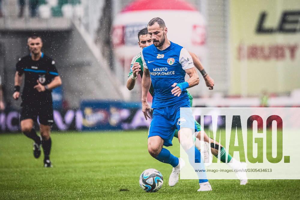 RADOM 23.09.2023 MECZ 9. KOLEJKA PKO EKSTRAKLASA SEZON 2023 24 --- POLISH FOOTBALL TOP LEAGUE MATCH: RADOMIAK RADOM - PUSZCZA NIEPOLOMICE MATEUSZ CHOLEWIAK FOT. Kacper Pacocha 400mm NEWSPIX.PL --- Newspix.pl 063_PAC_0562
