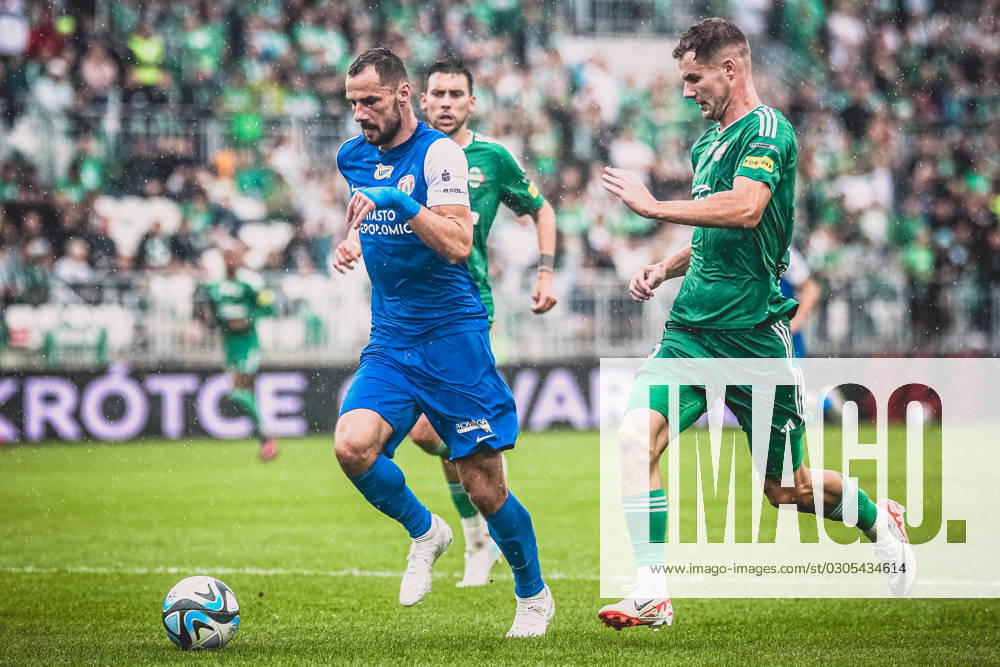 RADOM 23.09.2023 MECZ 9. KOLEJKA PKO EKSTRAKLASA SEZON 2023 24 --- POLISH FOOTBALL TOP LEAGUE MATCH: RADOMIAK RADOM - PUSZCZA NIEPOLOMICE MATEUSZ CHOLEWIAK MICHAL KAPUT FOT. Kacper Pacocha 400mm NEWSPIX.PL --- Newspix.pl 064_PAC_0582