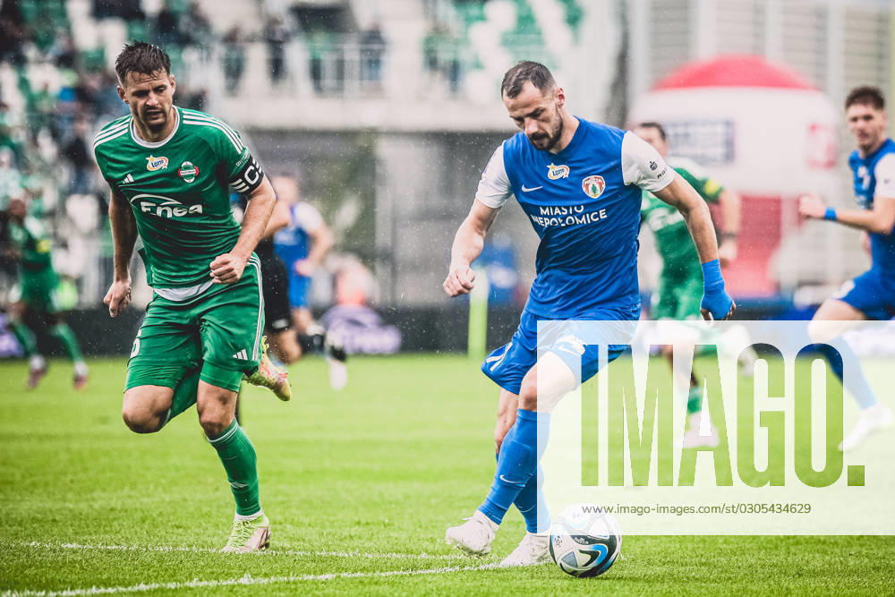 RADOM 23.09.2023 MECZ 9. KOLEJKA PKO EKSTRAKLASA SEZON 2023 24 --- POLISH FOOTBALL TOP LEAGUE MATCH: RADOMIAK RADOM - PUSZCZA NIEPOLOMICE MATEUSZ CICHOCKI MATEUSZ CHOLEWIAK FOT. Kacper Pacocha 400mm NEWSPIX.PL --- Newspix.pl 069_PAC_0615