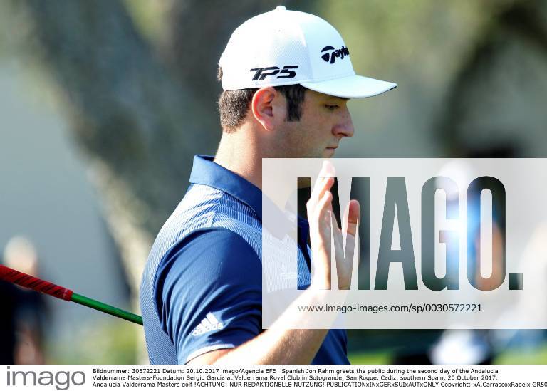 Spanish Jon Rahm greets the public during the second day of the Andalucia Valderrama Masters-Foundation Sergio Garcia at Valderrama Royal Club in Sotogrande, San Roque, Cadiz, southern Spain, 20 October 2017. Andalucia Valderrama Masters golf !ACHTUNG: NUR REDAKTIONELLE NUTZUNG!
