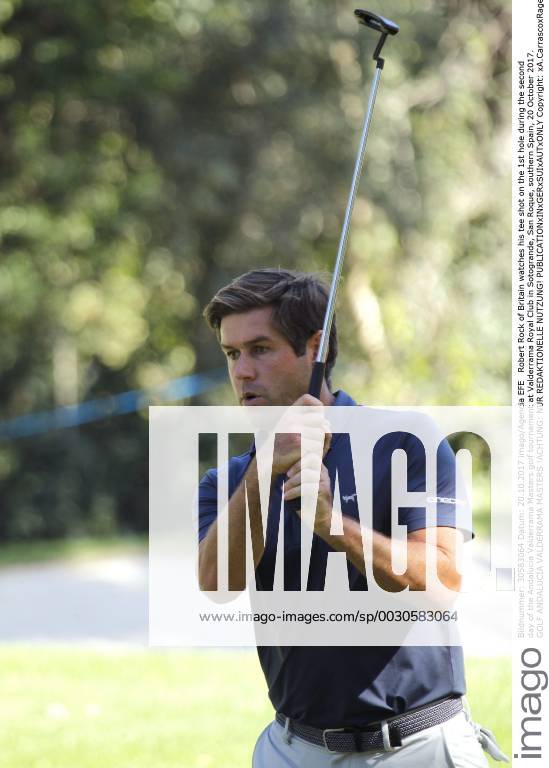 Robert Rock of Britain watches his tee shot on the 1st hole during the second day of the Andalucia Valderrama Masters golf tournament at Valderrama Royal Club in Sotogrande, San Roque, southern Spain, 20 October 2017. GOLF ANDALUCIA VALDERRAMA MASTERS !ACHTUNG: NUR REDAKTIONELLE NUTZUNG!
