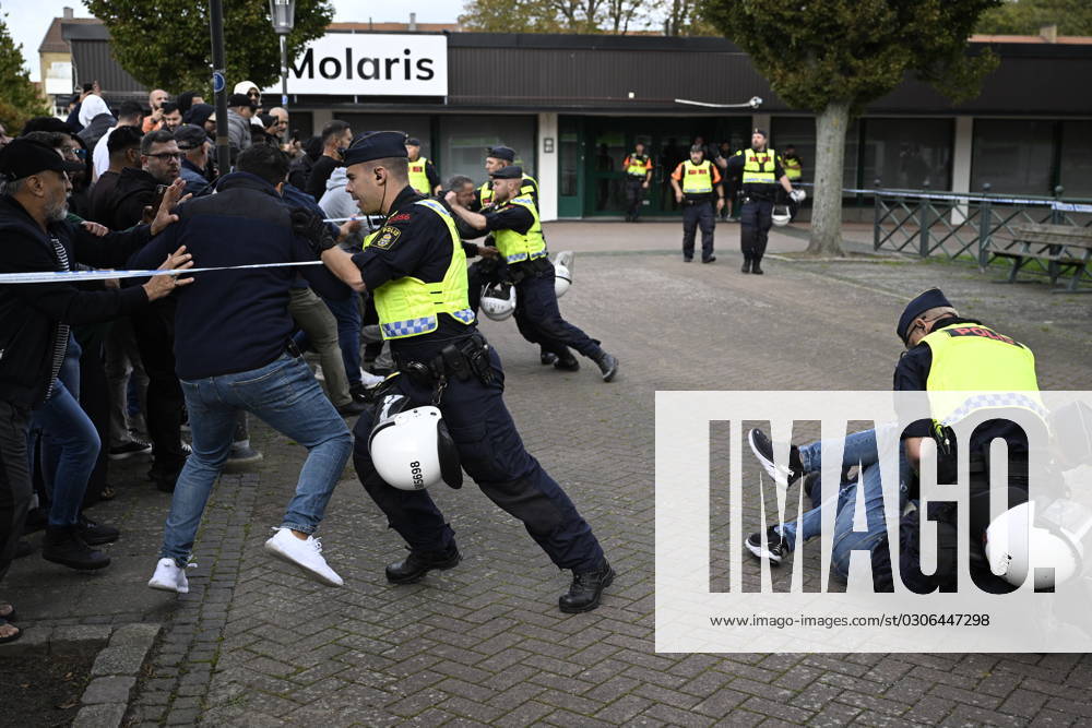 MALMÖ, SWEDEN 20230930 Police take action against counter-demonstrators as Salwan Momika holds a public rally on Saturday at Lorensborg Square in Malmö MALMÖ SWEDEN