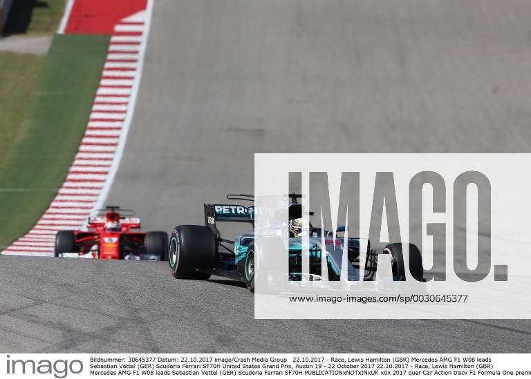 Race, Lewis Hamilton (GBR) Mercedes AMG F1 W08 leads Sebastian Vettel (GER) Scuderia Ferrari SF70H United States Grand Prix, Austin 19 - 22 October 2017 22.10.2017 - Race, Lewis Hamilton (GBR) Mercedes AMG F1 W08 leads Sebastian Vettel (GER) Scuderia Ferrari SF70H