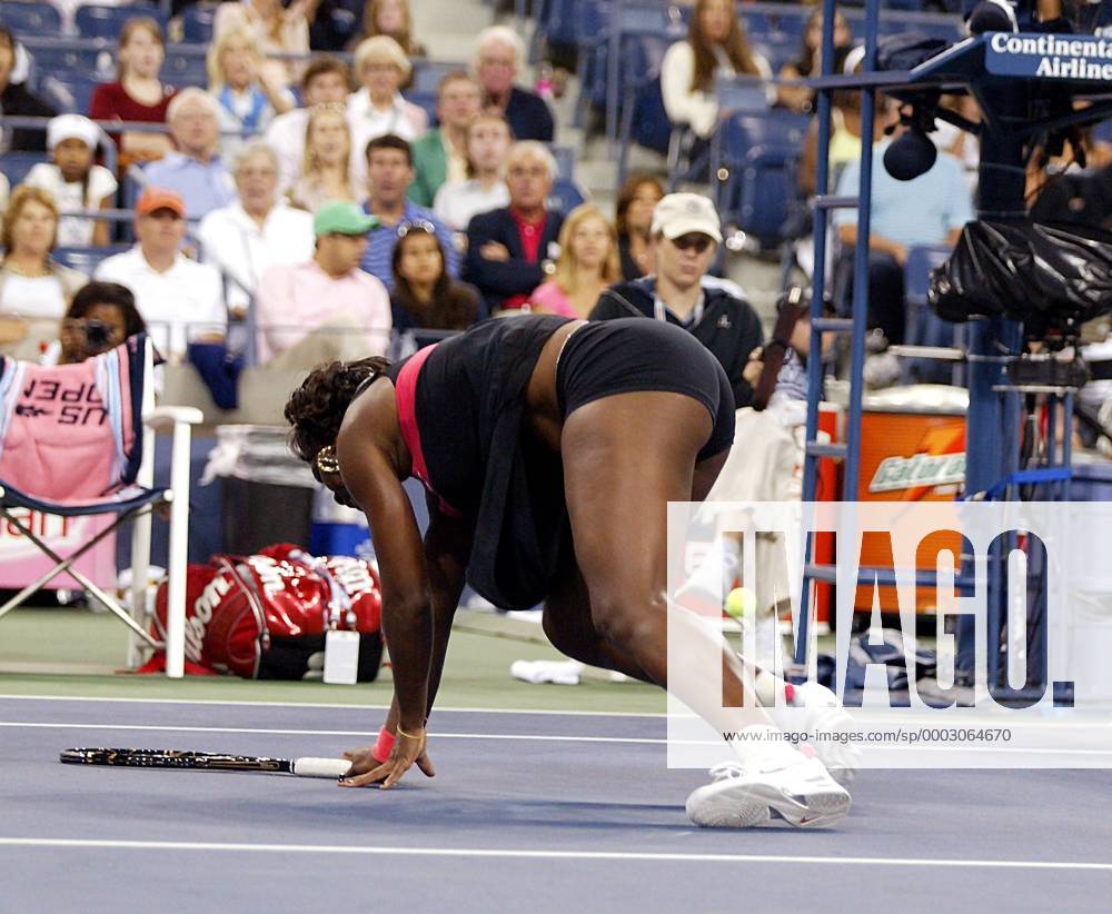 Serena Williams (USA) am Boden - (NYP20070827282) Tennis Damen US Open 2007, Grand Slam, WTA Tour Einzelbild Flushing Meadow New York, NY, N Y Tennis Damen US Open 2007, Grand Slam, WTA Tour Einzelbild Flushing Meadow New York, NY, N Y