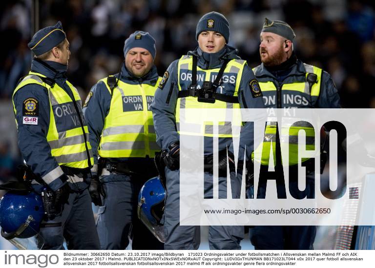 Ordningsvakter under fotbollsmatchen i Allsvenskan mellan Malmö FF och AIK den 23 oktober 2017 i Malmö.