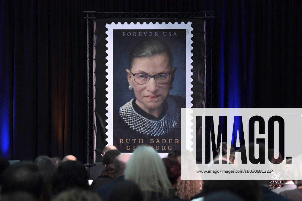 IMAGO ICONS: Ruth Bader Ginsburg View of a postage stamp honoring the late US judge Ruth Bader Ginsburg unveiled during a ceremony at the U.S. Postal Service s headquarters in Washington, USA, 2 October 2023. Unveil a postage stamp honoring late US judge Ruth Bader !ACHTUNG: NUR REDAKTIONELLE NUTZUNG!
