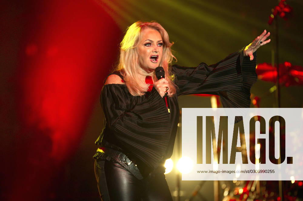 Bonnie Tyler live at a concert of the 40th anniversary Total Eclipse of the Heart Tour at Admiralspalast Berlin, 02 10 2023 Foto:xC.xBehringx xFuturexImagex tyler_3021