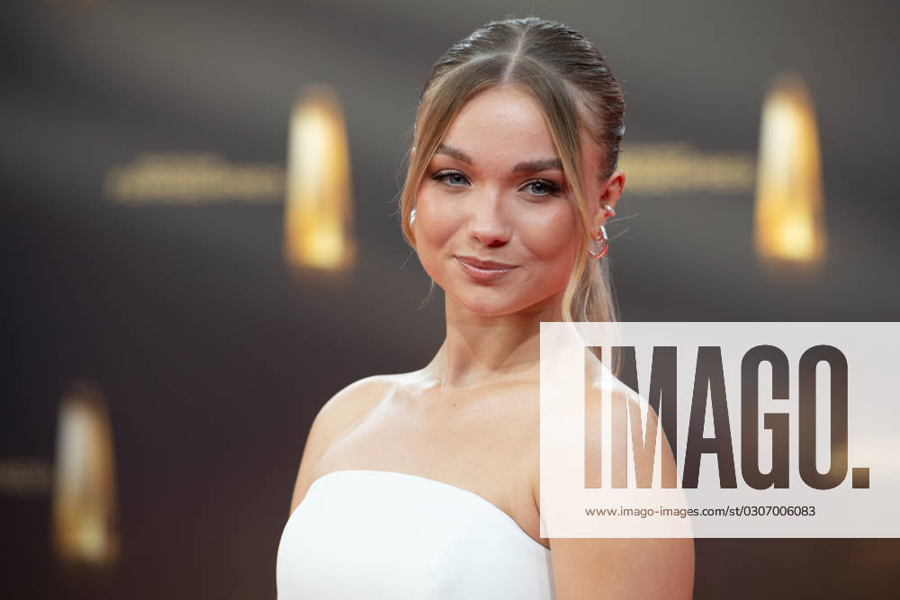 Julia WILLECKE, actress, Julia BEAUTX, red carpet, red carpet show, arrival, arrival, German Television Award, German Television Award 2023, German Television Award 2023 at MMC Studios Cologne, on 28 09 2023