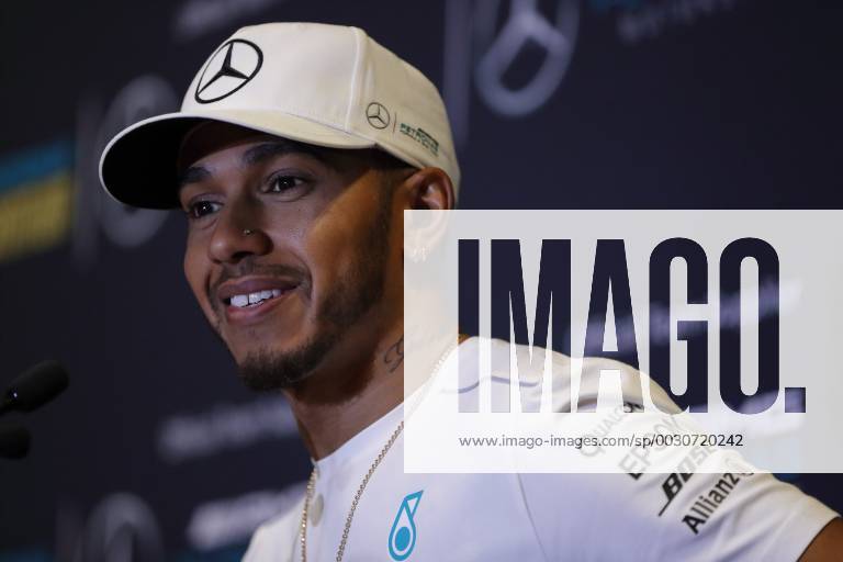 The British driver Lewis Hamilton, leader of the Formula 1 world drivers, reacts during a press conference PK Pressekonferenz in Mexico City, Mexico, 25 October 2017. The British was ambitious and said that Sunday at the Mexican Grand Prix is not interested in obtaining other results to win and get the first place of the race, result that would report his fourth world title. Lewis Hamilton: My plan is to win, I came to Mexico for the number one !ACHTUNG: NUR REDAKTIONELLE NUTZUNG!