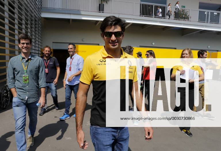 Spanish driver Carlos Sainz of Renault prepares to deliver a press conference PK Pressekonferenz prior to Mexico s Formula One Grand Prix, that will be celebrated next Sunday, at the Hermanos Rodriguez Racetrack in Mexico City, Mexico, 26 October 2017. Mexico s Grand Prix !ACHTUNG: NUR REDAKTIONELLE NUTZUNG!